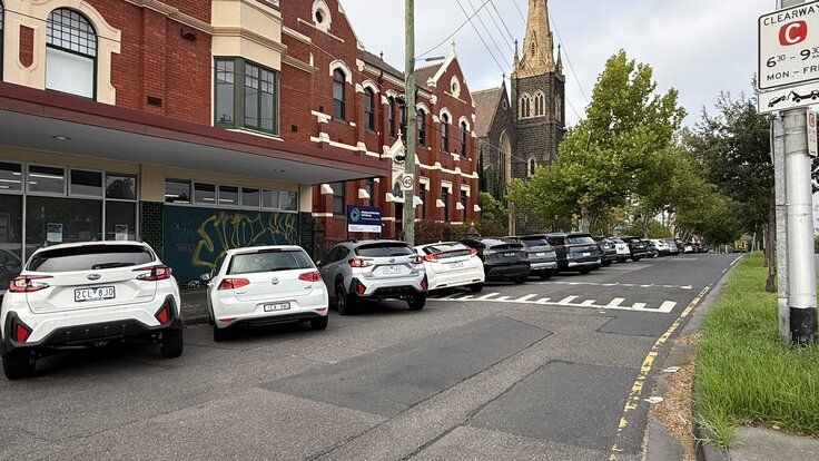 Queens Parade at the Wellington Street junction, showing the on-street parking